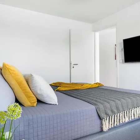 St, Tropez Apartment *